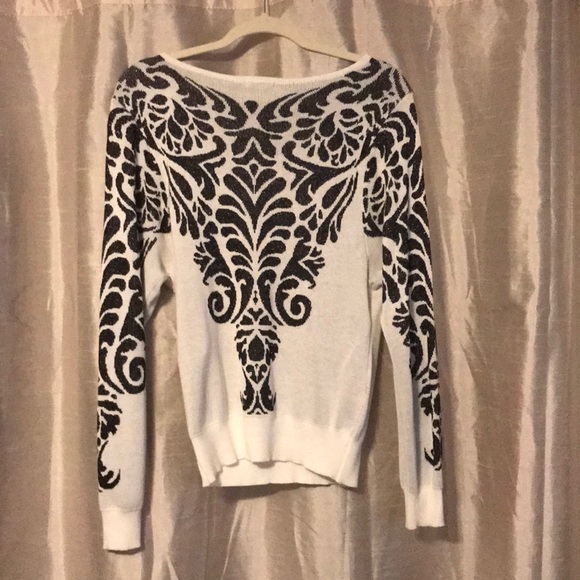 🔴SOLD🔴 Off the shoulder, XOXO sweater - Picture 2 of 4